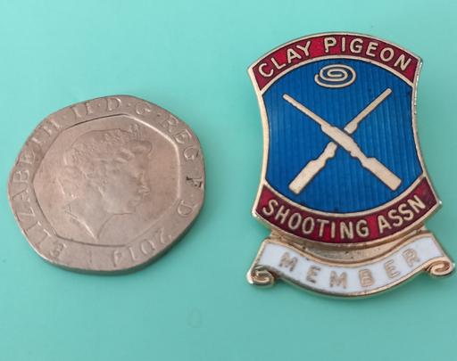 Buy & Sell Thatto Heath Saint Helens - Photos for Vintage enamel clay pigeon member badge
