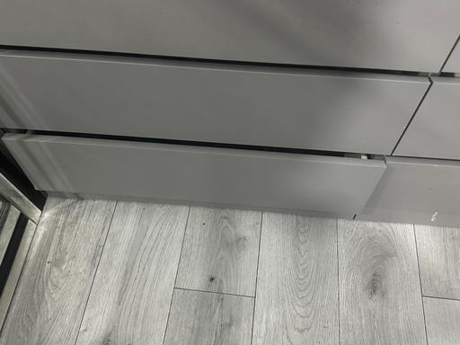 Buy & Sell West Midlands Birmingham - Photos for Grey 6-chest of drawer, MALM glass top (ASAP)