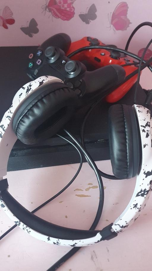 Buy & Sell West Midlands Birmingham - Photos for PlayStation with headphones and 2 controller'