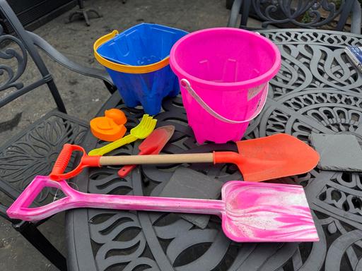 Buy & Sell West Midlands Wolverhampton - Photos for Buckets and spades