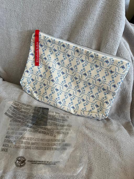 Buy & Sell Tyne and Wear Sunderland - Photos for Elizabeth Arden Make Up Bag ( New )