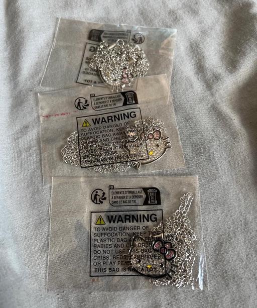 Buy & Sell West Midlands Birmingham - Photos for New Bundle of Hello Kitty Necklaces for £1