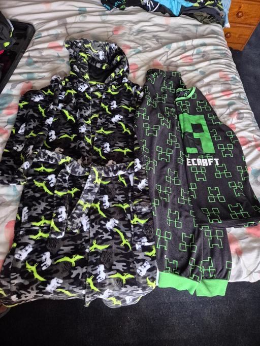 Buy & Sell Barking and Dagenham Dagenham - RM9 - Photos for Boys Drsssing Gown and Pjs