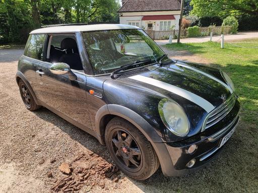 Vehicles North London Palmers Green - North London - Photos for A BLACK 2005 MINI COOPER