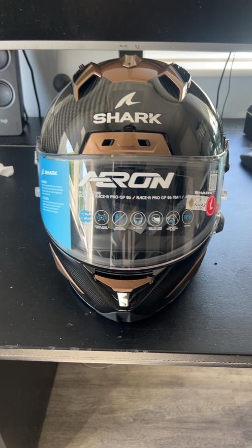 Vehicles South West London Osterley - South West London - Photos for Shark Aeron (ECE-22.06) Carbon Skin DCD