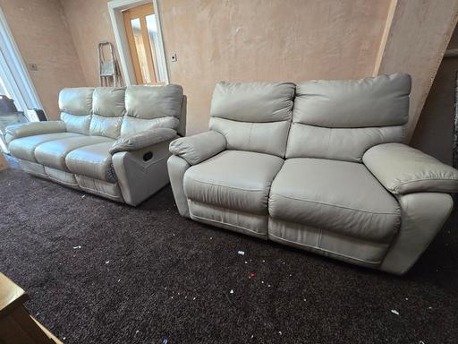 Buy & Sell Greater Manchester Manchester - Photos for Harveys Grey Leather 3 + 2 Recliner Sofas