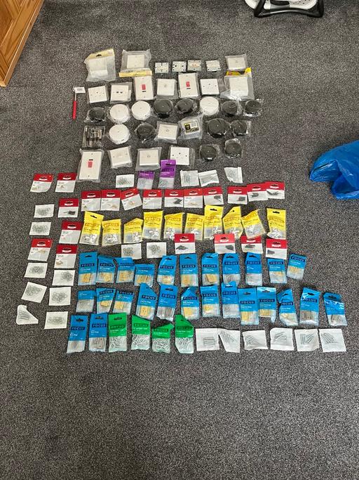 Buy & Sell Leicestershire Leicester - Photos for Brand new job lot 70 plus items £40