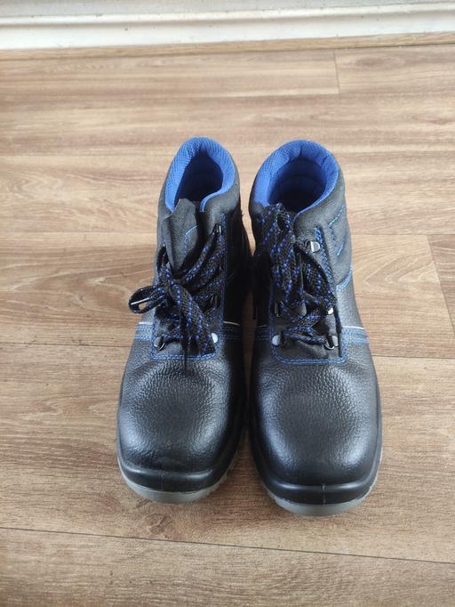 Buy & Sell West Northamptonshire Grafton Street Industrial Estate - West Northamptonshire - Photos for Safety shoes