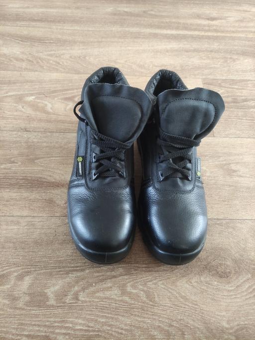 Buy & Sell West Northamptonshire Grafton Street Industrial Estate - West Northamptonshire - Photos for Safety shoes