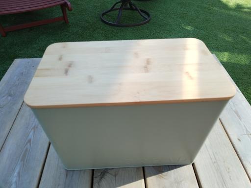 Buy & Sell Lancashire Wyre - Photos for LOVELY SHADE OF PASTELS GREEN BREAD BIN