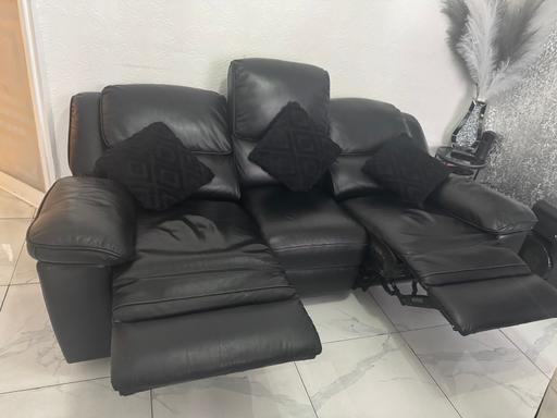Buy & Sell East London Waltham Forest - Photos for Electric 3 seater black recline sofa