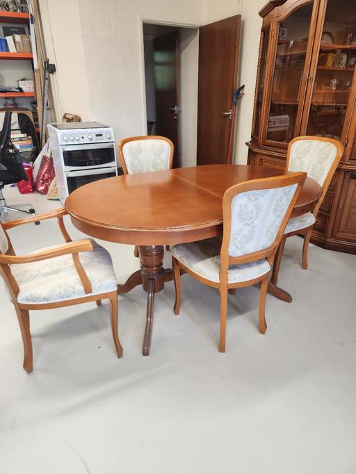Buy & Sell West Midlands Dudley - Photos for Solid wood 6 seat extending dinning table