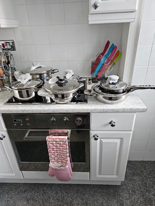 Buy & Sell South East London Rotherhithe - South East London - Photos for 9 piece saucepan set with lids.