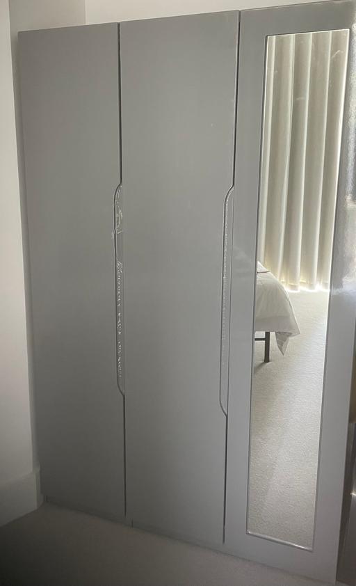Buy & Sell South East London Croydon - Photos for Almost New Grey High Gloss 3 Door Wardrobe