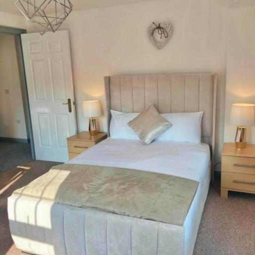 Buy & Sell West Midlands Sandwell - Photos for Gio WingBack Bed