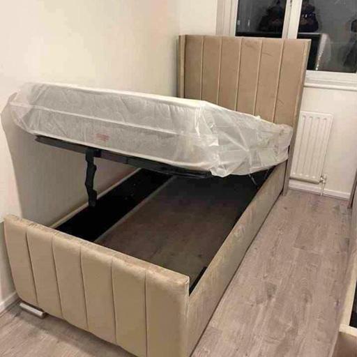 Buy & Sell West Midlands Sandwell - Photos for Gio Wing Back Bed with Gaslift Storage