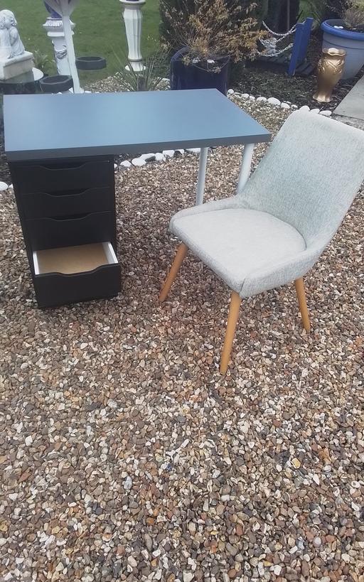 Buy & Sell Greater Manchester Wigan - Photos for DESK AND CHAIR