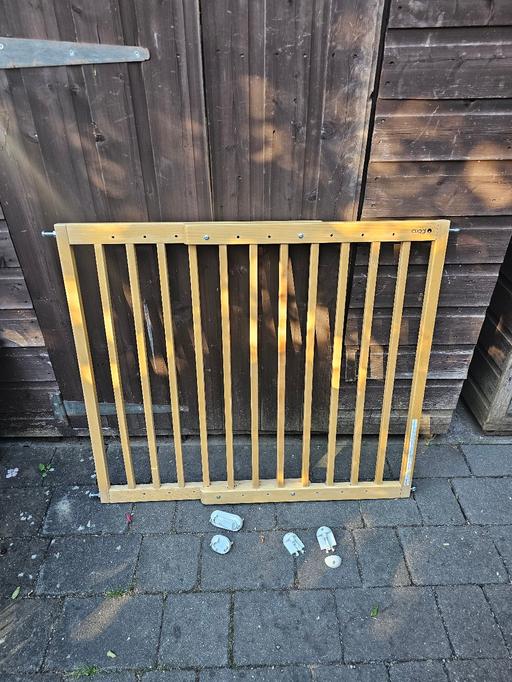 Buy & Sell West Midlands Dudley - Photos for CUDDL NATURAL WOOD EXTENDABLE STAIRGATE