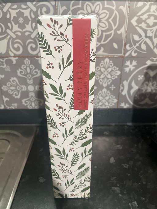 Buy & Sell West Midlands Birmingham - Photos for Holly berry Reed diffuser