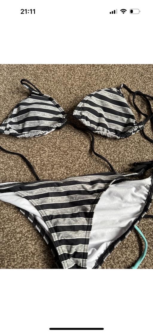 Buy & Sell South East London New Eltham - South East London - Photos for 2 x Billabong tie up bikinis M (approx 10)