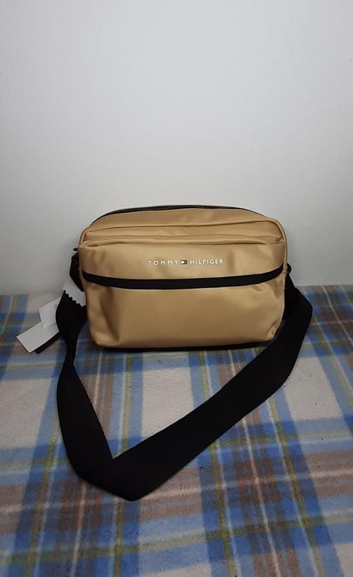 Buy & Sell East London Castle Green - East London - Photos for Tommy Hilfiger pouch bag