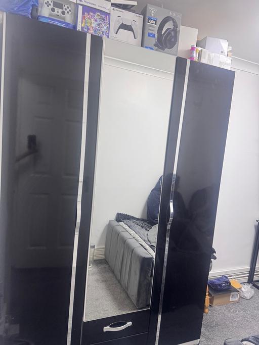 Buy & Sell East London Bow - East London - Photos for Black and white gloss wardrobe