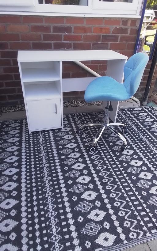 Buy & Sell Greater Manchester Wigan - Photos for DESK AND CHAIR