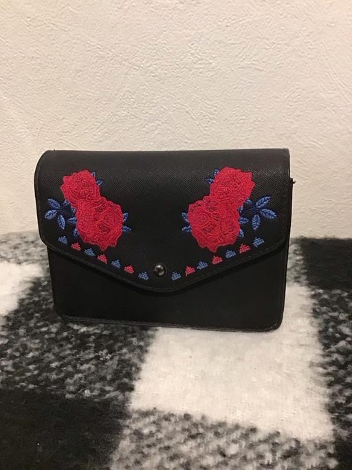 Buy & Sell Surrey Reigate and Banstead - Photos for Small Black Handbag