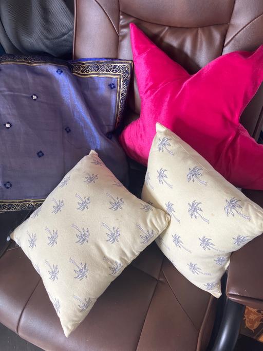 Buy & Sell East London Devons Road - East London - Photos for Cushions (all of them)