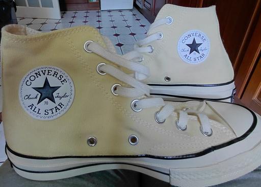 Buy & Sell South East London Anerley - South East London - Photos for converse chuck Taylor- lemon sze 5