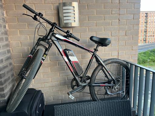 Buy & Sell East London Loxford - East London - Photos for 1 E-Bike & a Manual Bike for the price of 1