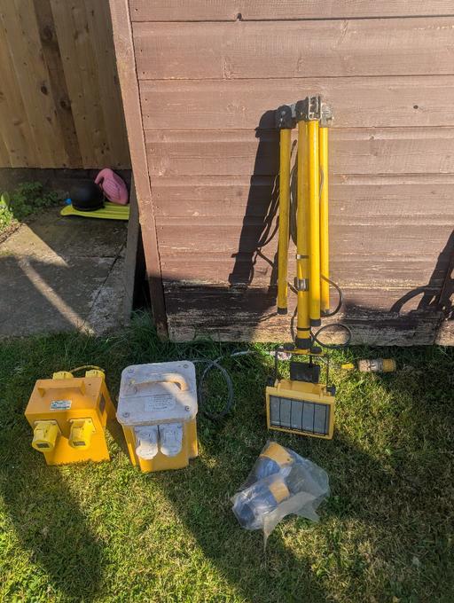 Buy & Sell West Midlands Wolverhampton - Photos for 110 box and light