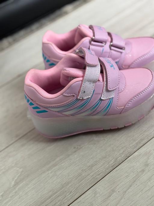 Buy & Sell Worcestershire Bromsgrove - Photos for Girls heeleys size 3 junior