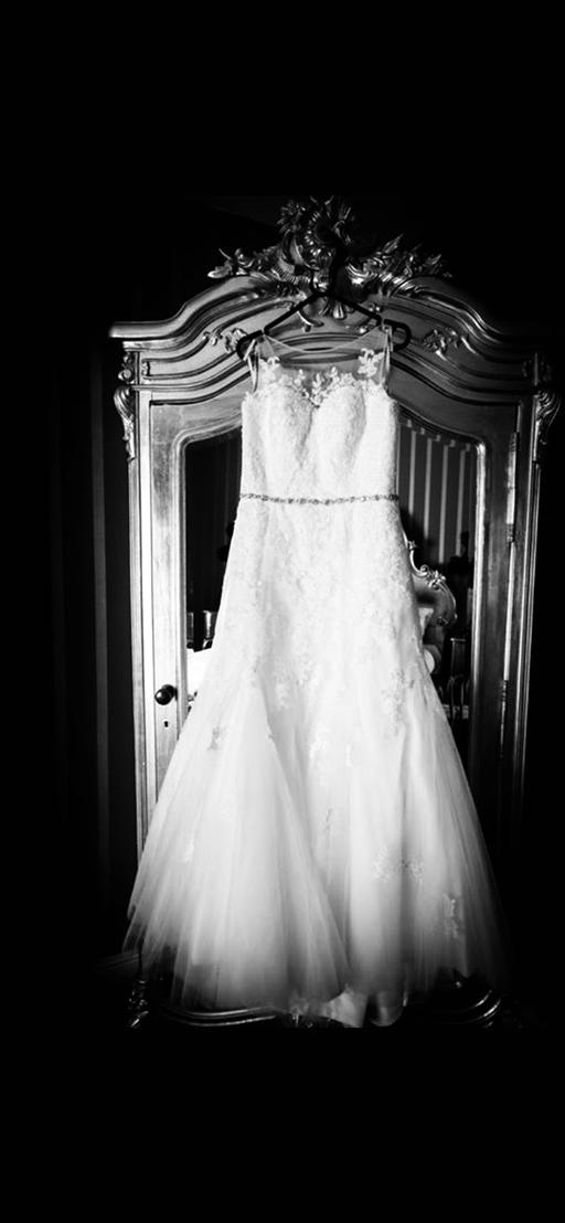 Buy & Sell Wrexham - Wales Wrexham - LL13 - Photos for Wedding dress