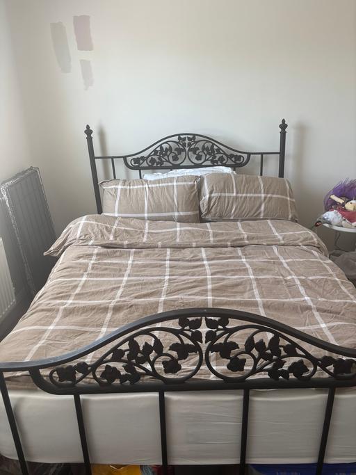 Buy & Sell West Northamptonshire Overstone - West Northamptonshire - Photos for Black Metal Bed Frame - Floral Detail