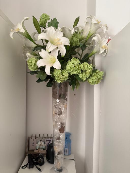 Buy & Sell West Midlands Dudley - Photos for Large glass vase with lily
