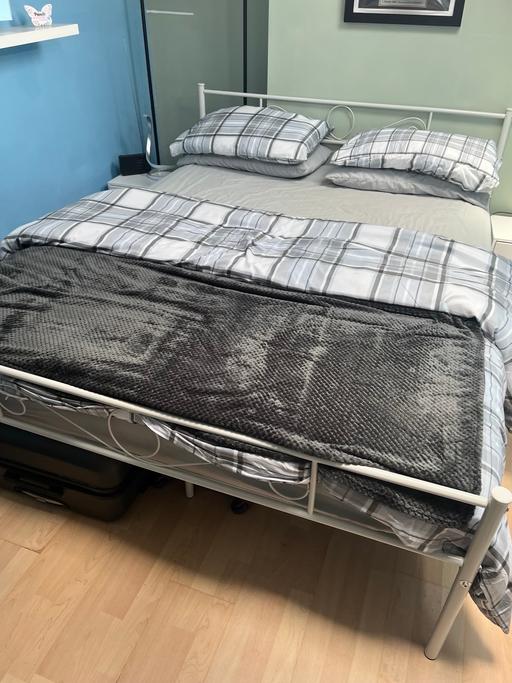 Buy & Sell West London Shepherd`s Bush - West London - Photos for King size bed and mattress