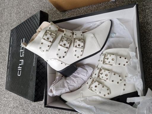 Buy & Sell Little Paxton Huntingdonshire - Photos for brand new boots size 7