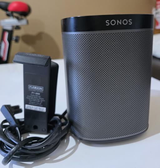 Buy & Sell West Midlands Sandwell - Photos for SONOS Play 1 Speaker with wall mount