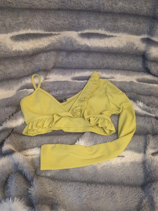 Buy & Sell Parsons Green South West London - Photos for yellow boohoo crop top