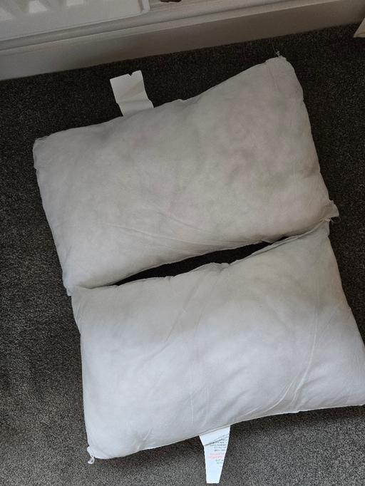 Buy & Sell West Midlands Sandwell - Photos for 2 small oblong cushions 50p each