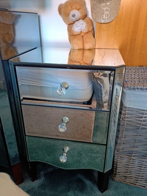 Buy & Sell Devon Plymouth - Photos for mirror bedside tables