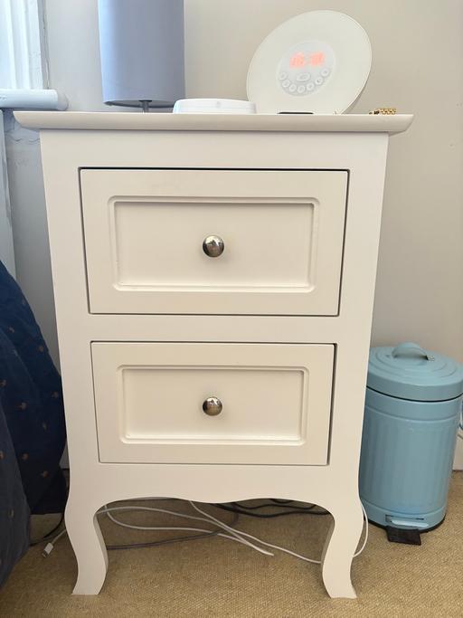 Buy & Sell South East London Tulse Hill - South East London - Photos for White Bedside Table