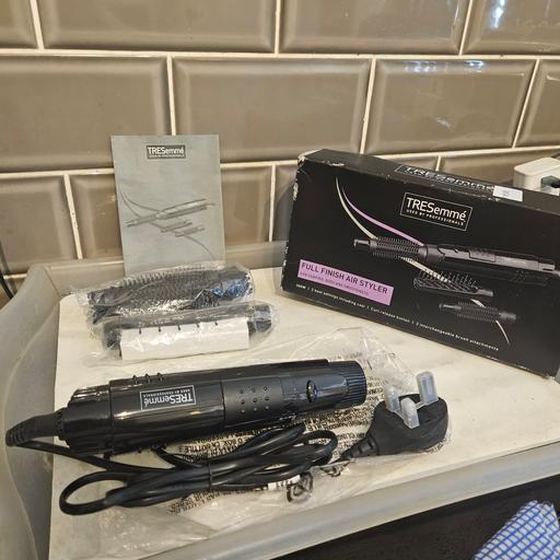 Buy & Sell Callands Warrington - Photos for TRESemmé Full Finish Air Styler Hot Brush