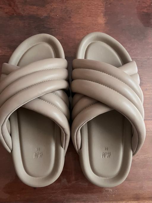 Buy & Sell Blackwall East London - Photos for H&M ladies chunky slides