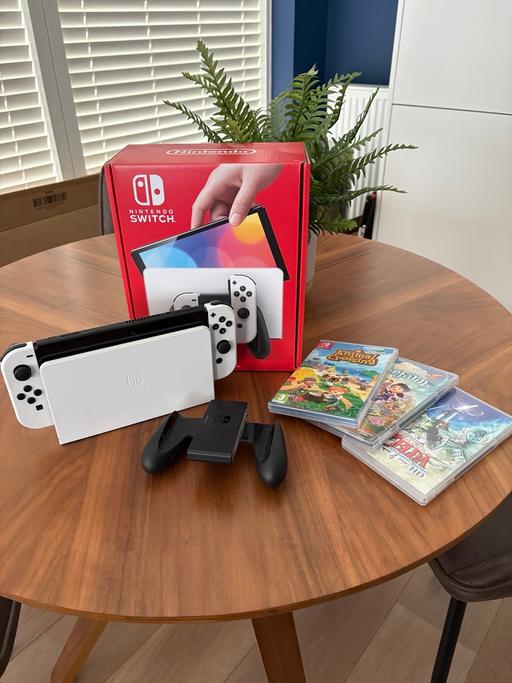 Buy & Sell East London Hackney Wick - East London - Photos for Nintendo Switch OLED white and 3 games