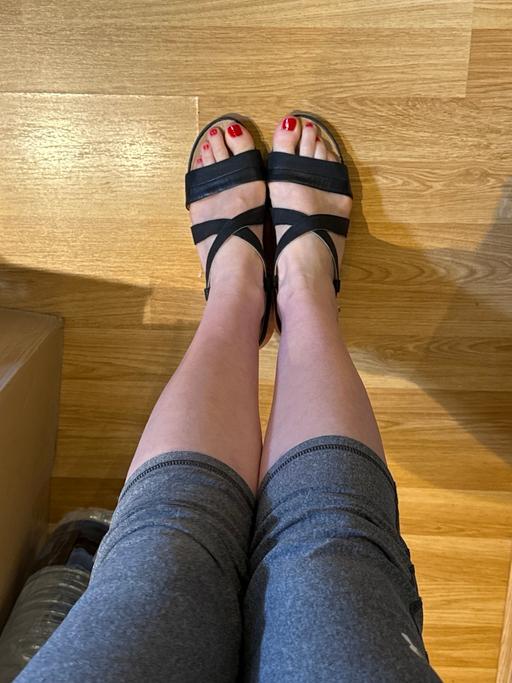Buy & Sell East London Ratcliff - East London - Photos for Geox Strappy Black Leather Sandals UK 4