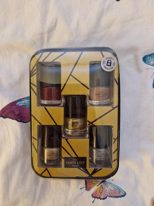 Buy & Sell Kent Thanet - Photos for bn nail polish tin giftset