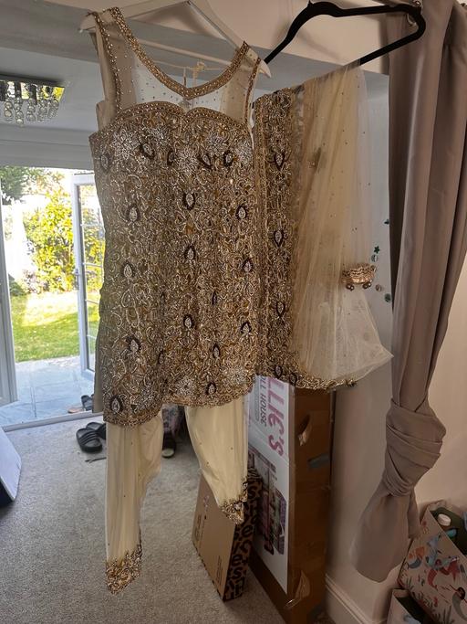 Buy & Sell Lanesfield Wolverhampton - Photos for Stunning Indian Suit with intricate Work