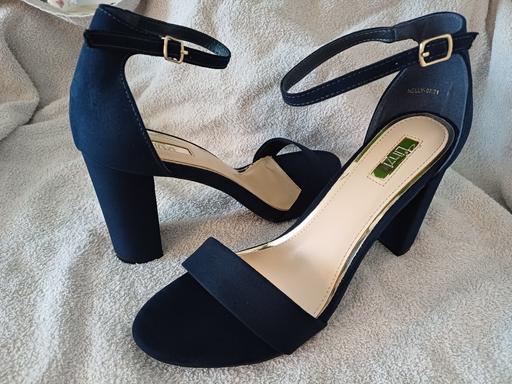 Buy & Sell Brandesburton East Riding of Yorkshire - Photos for Beautiful size 8 navy block open toe heel